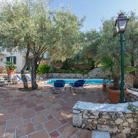 Agios Nikitas Villas Luaran gambar