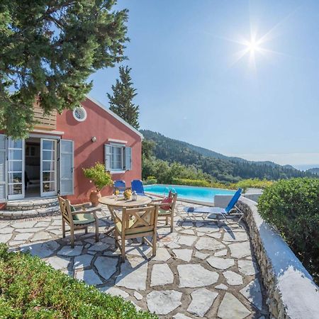 Agios Nikitas Villas Luaran gambar
