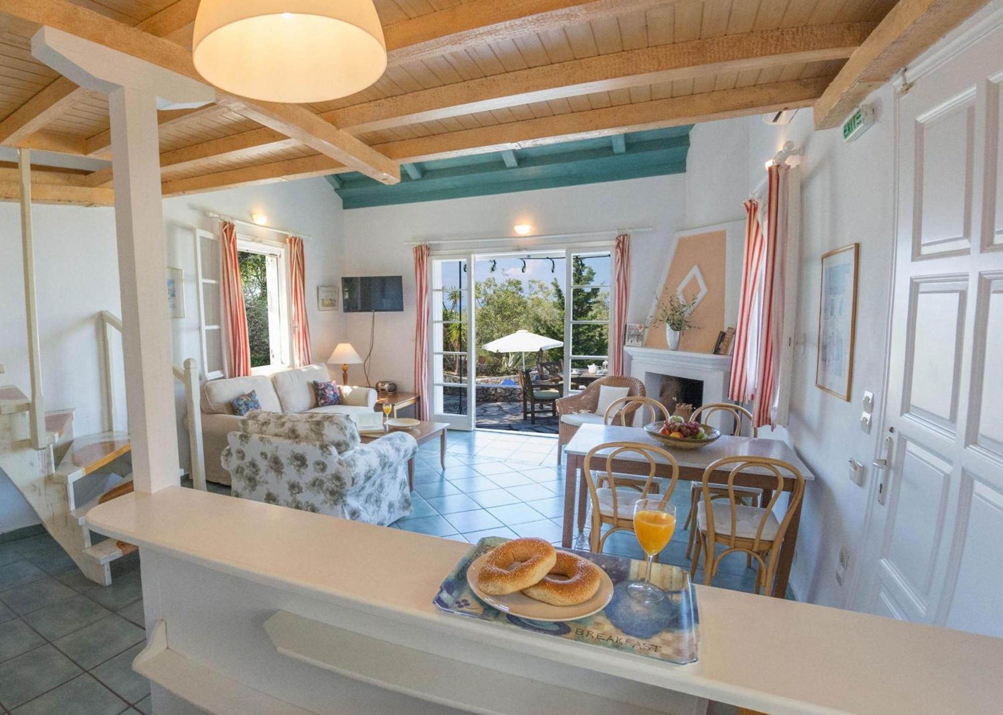 Agios Nikitas Villas Luaran gambar
