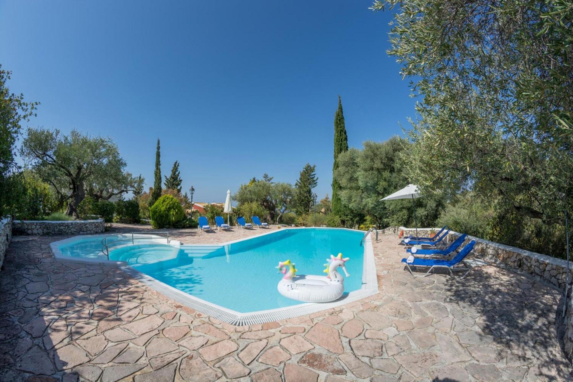 Agios Nikitas Villas Luaran gambar