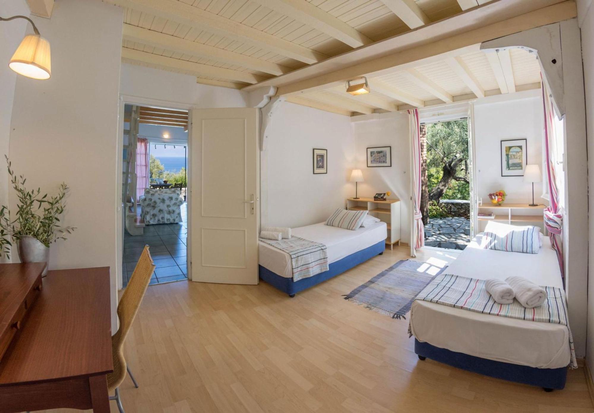 Agios Nikitas Villas Luaran gambar