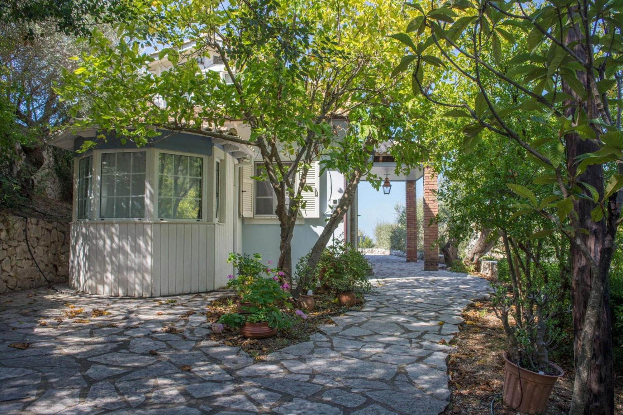 Agios Nikitas Villas Luaran gambar