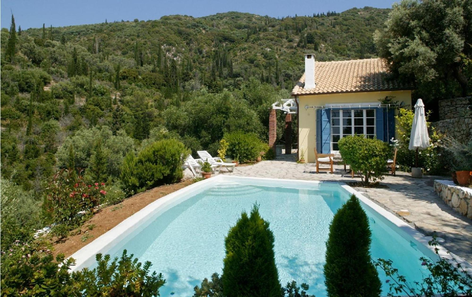 Agios Nikitas Villas Luaran gambar