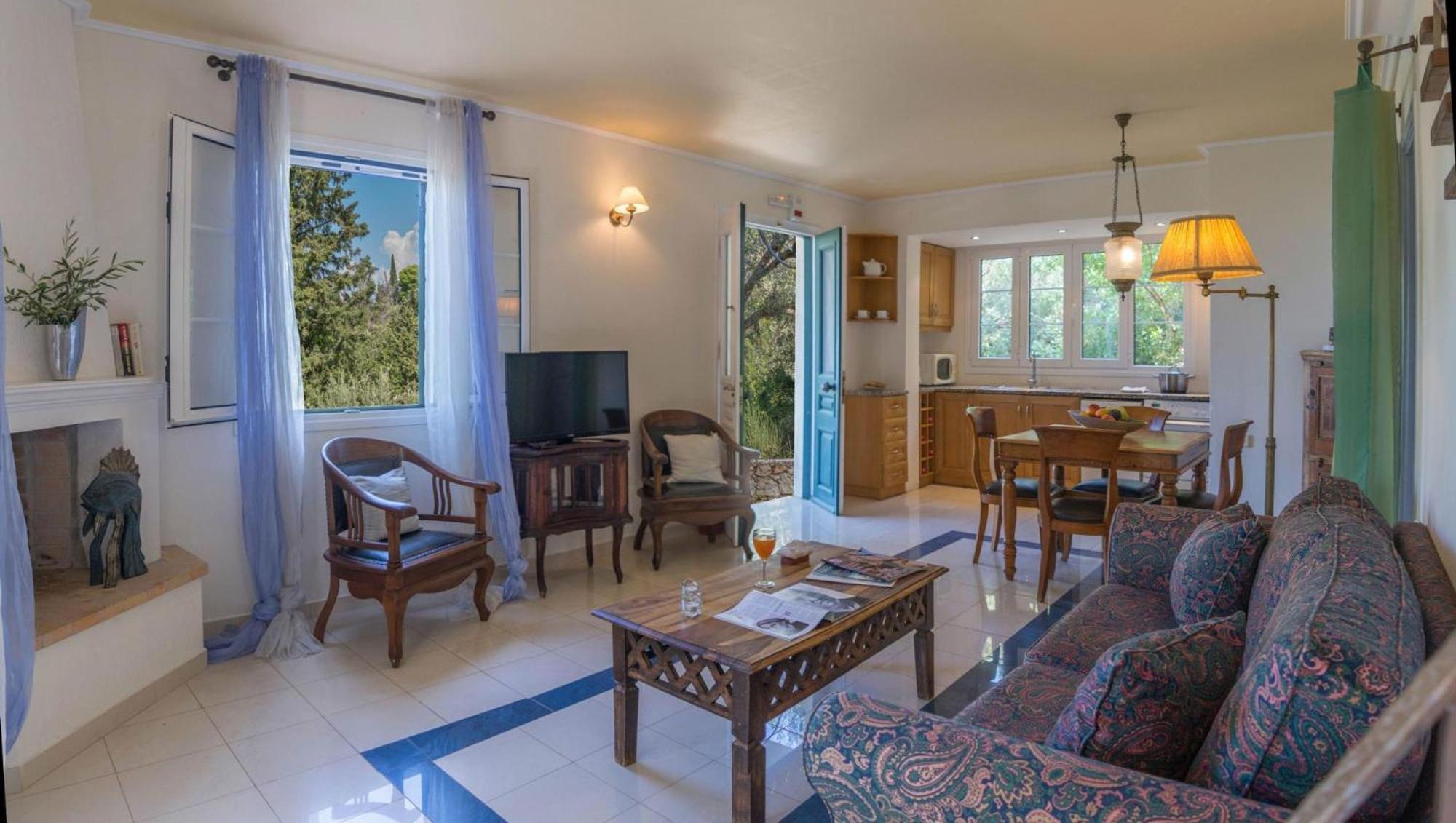 Agios Nikitas Villas Luaran gambar