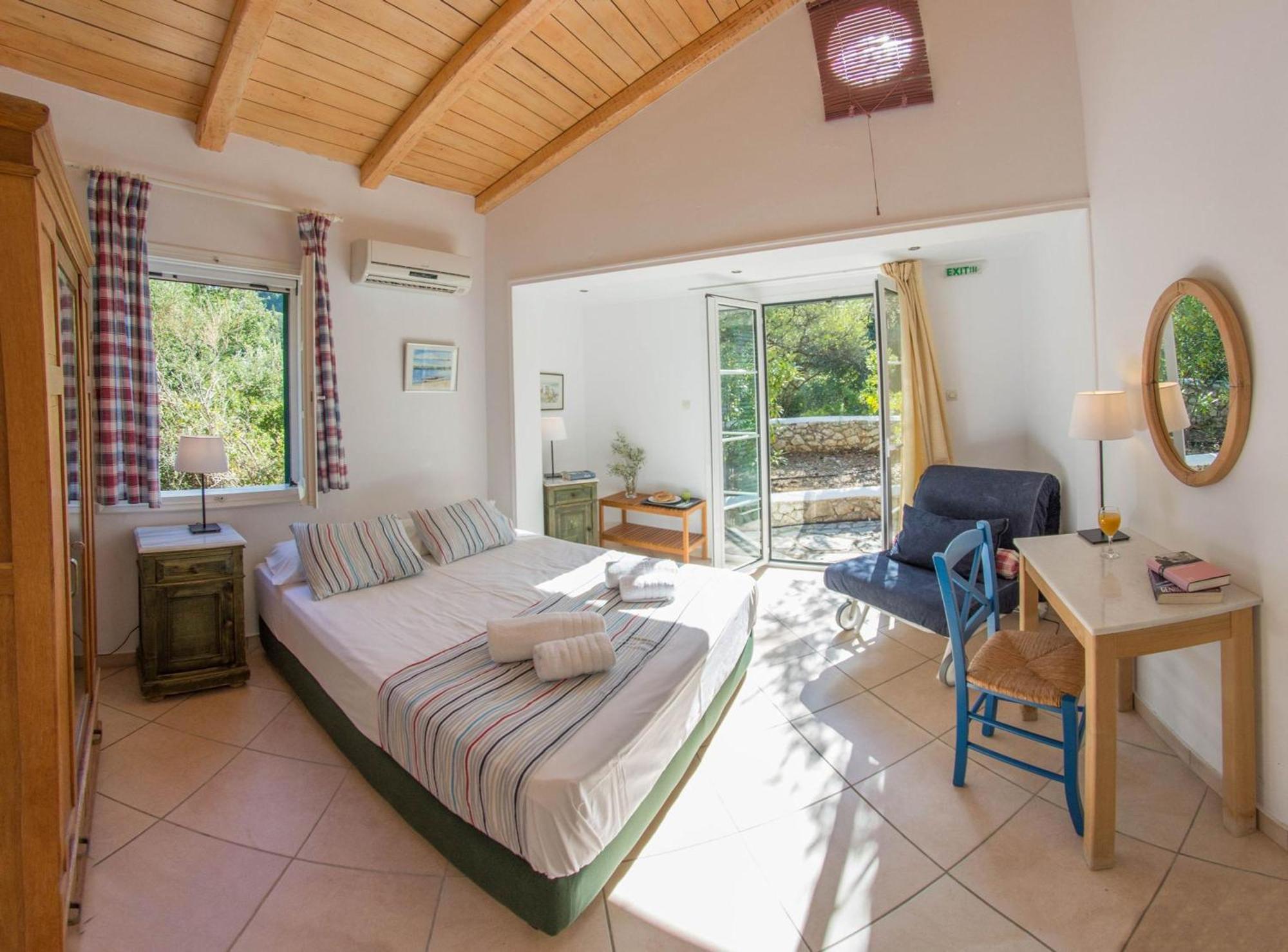 Agios Nikitas Villas Luaran gambar