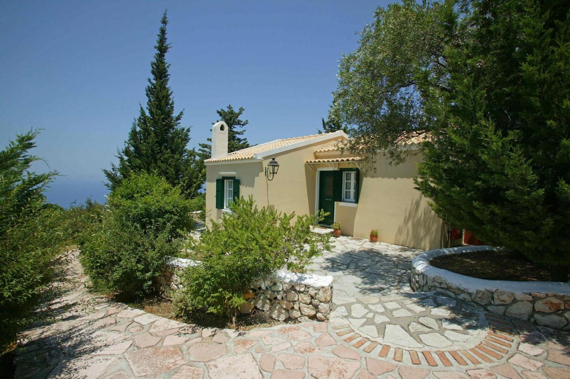 Agios Nikitas Villas Luaran gambar