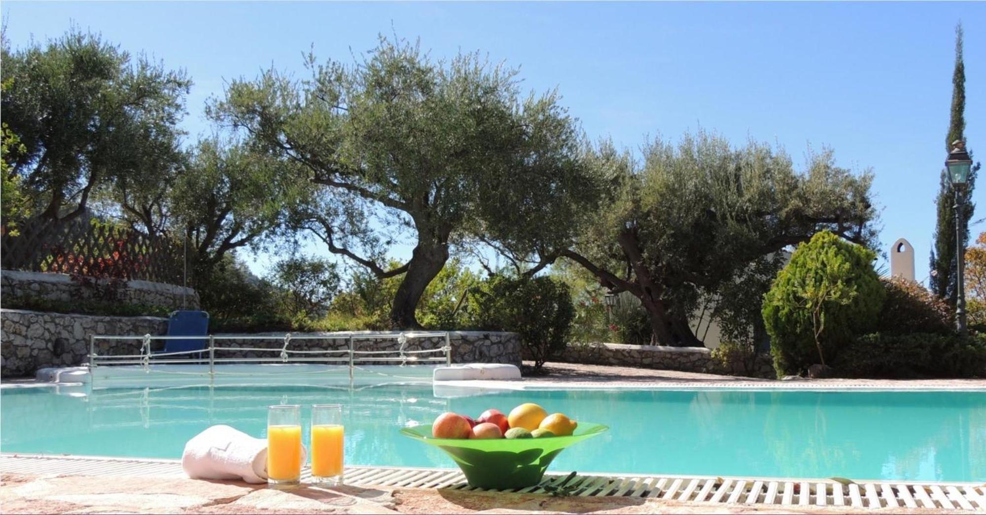 Agios Nikitas Villas Luaran gambar