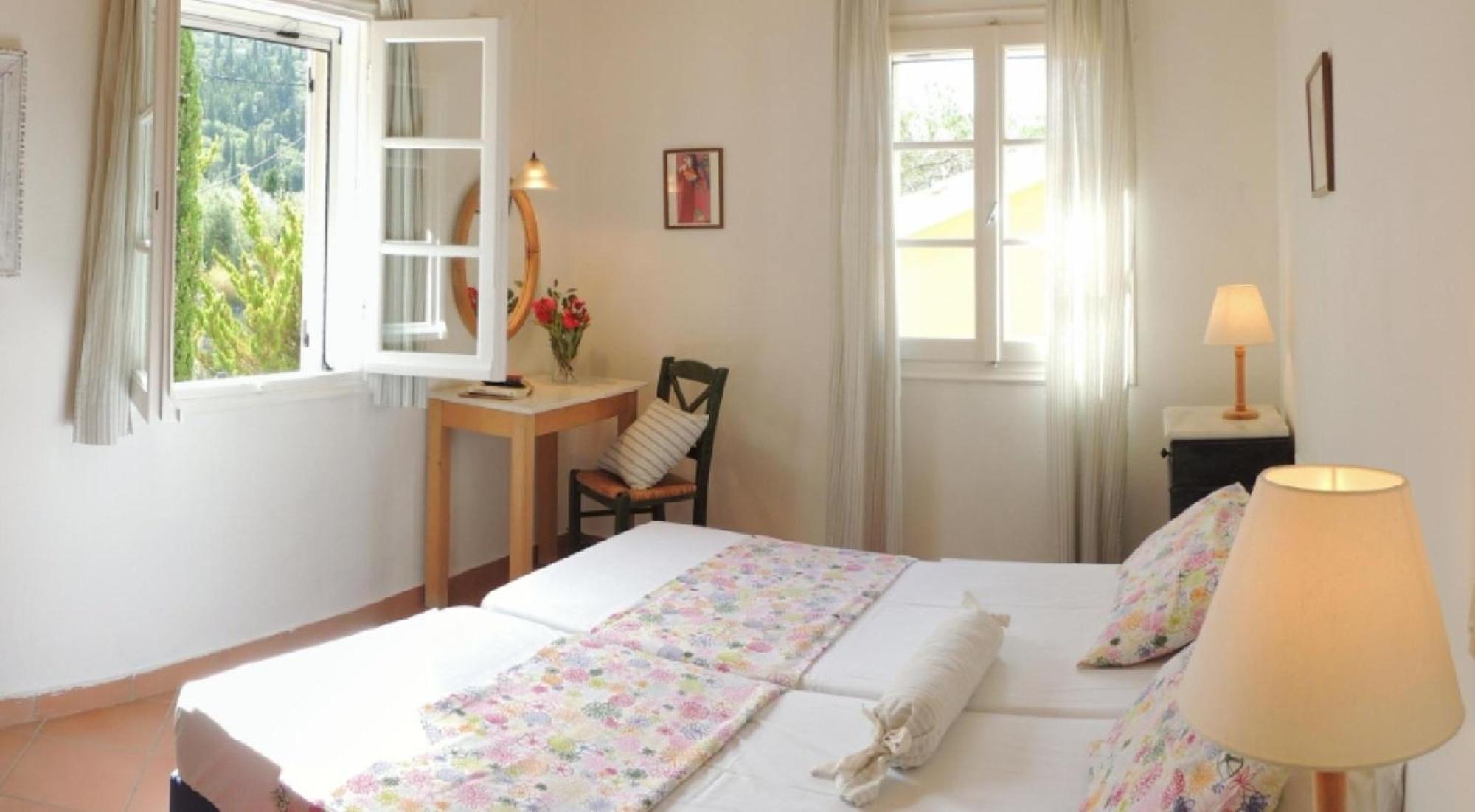 Agios Nikitas Villas Luaran gambar