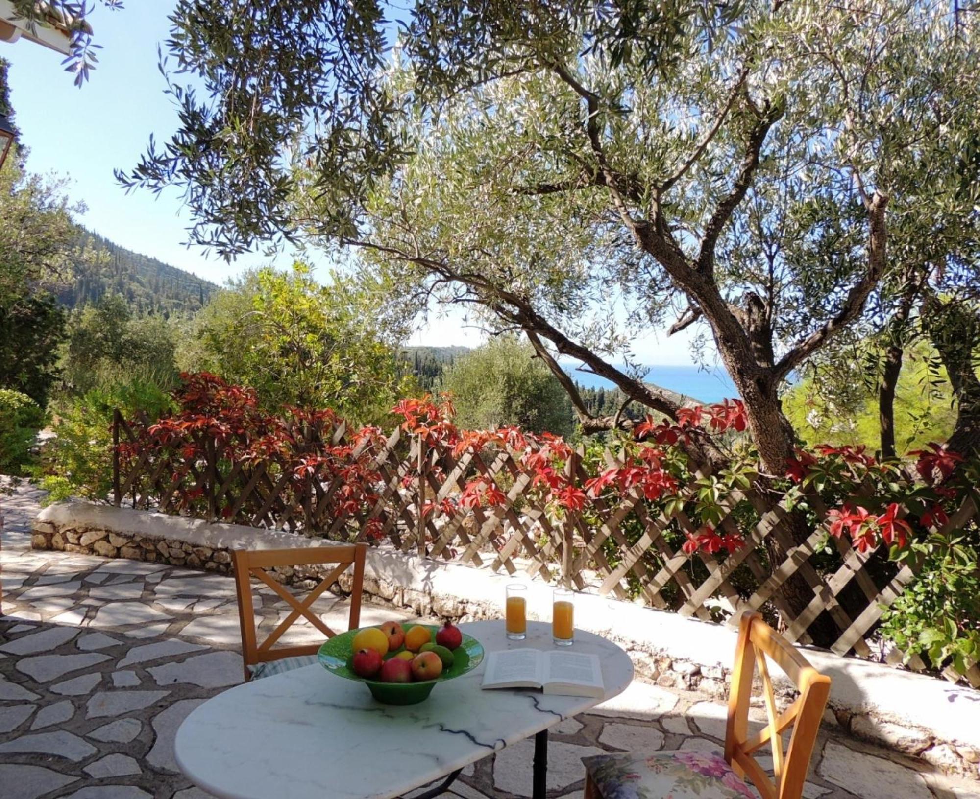 Agios Nikitas Villas Luaran gambar