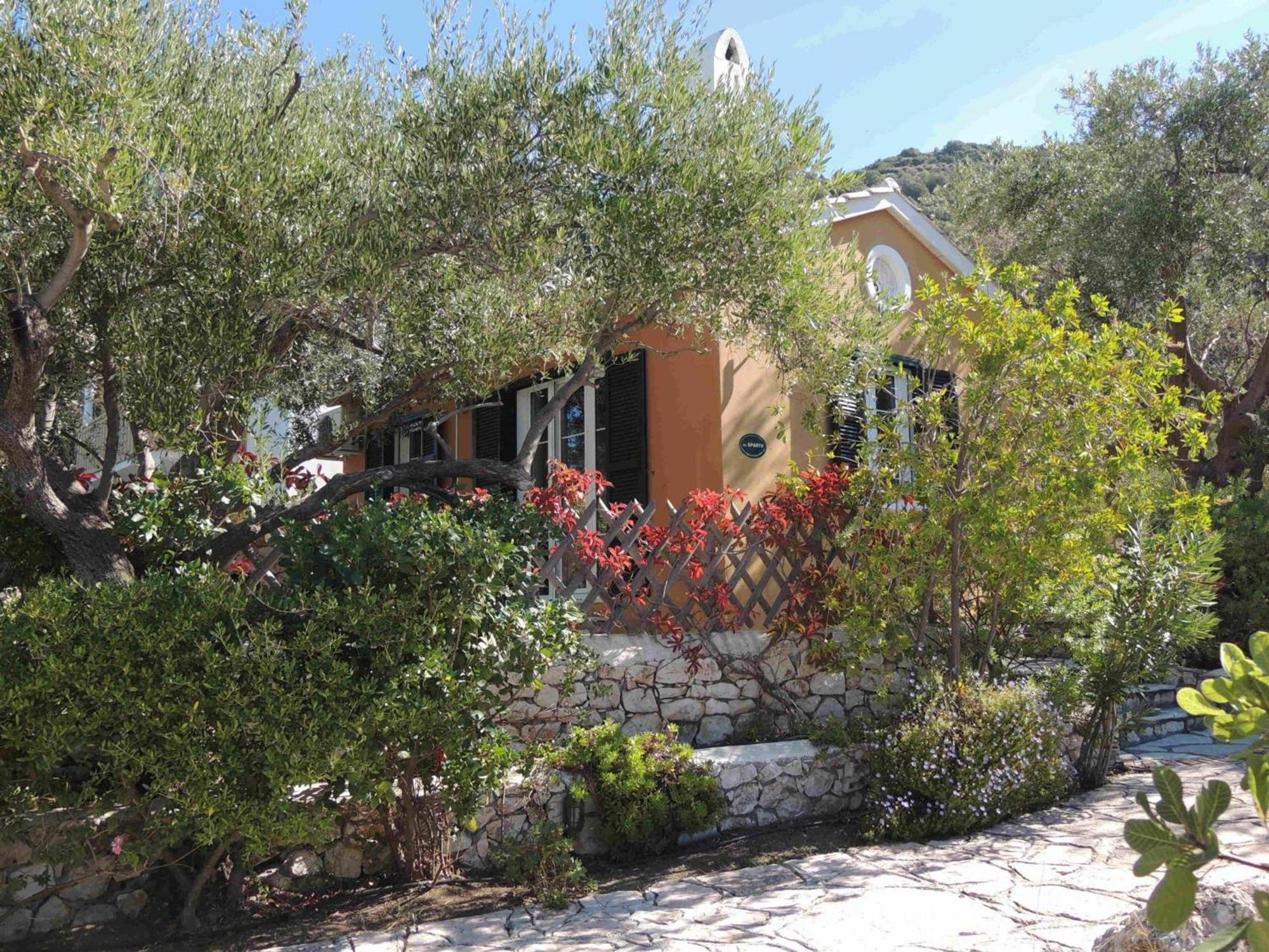 Agios Nikitas Villas Luaran gambar