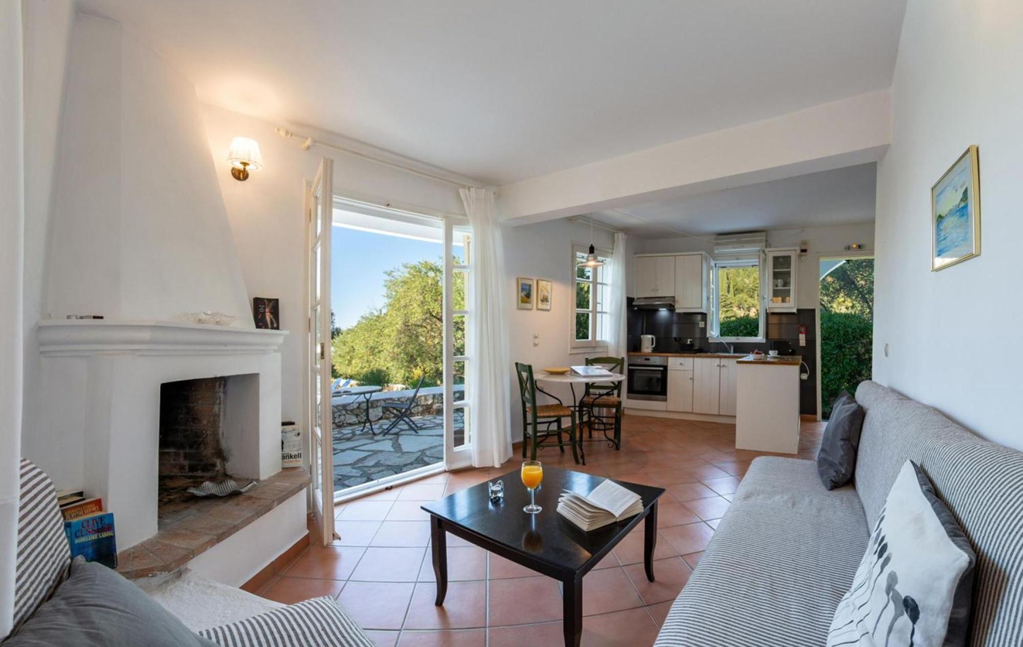 Agios Nikitas Villas Luaran gambar