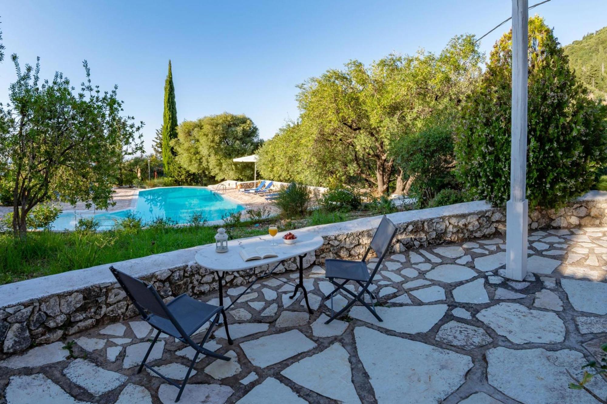 Agios Nikitas Villas Luaran gambar